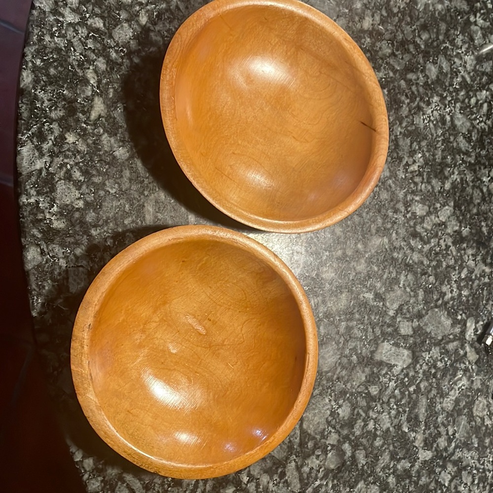 Beautiful set of 2 Munising shallow wood bowls‎